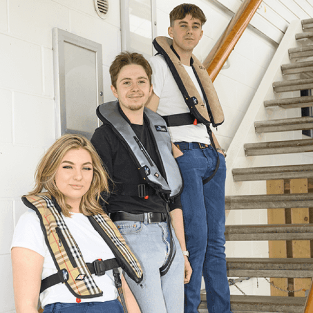 SeaSafe Leisure I-Zip Ultra 170N LifeJacket Ultimate Bundle